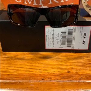 Men’s Oakley Sunglasses brand new.